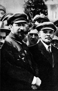 Ленин и Луначарский на закладке памятника «Освобожденный труд». Москва, 1 мая 1920 г.