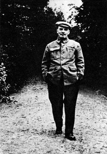 Ленин на прогулке. Горки, начало августа 1922 г.