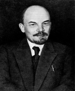 Ленин. Фрагмент фотографии, воспроизведенной на стр. 275 Москва, 25 апреля 1921 г. Фотография Л. Я. Леонидова