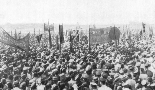 Луначарский выступает с речью в Ростове-на-Дону. Фотография 1920 г