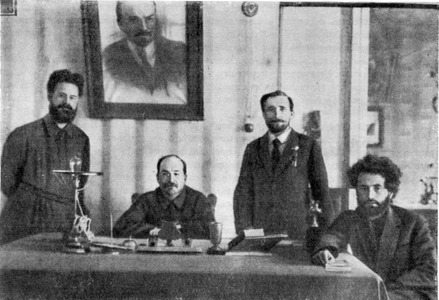 Луначарский в Челябинске, в кабинете председателя Облисполкома. 1924 г. Фотография